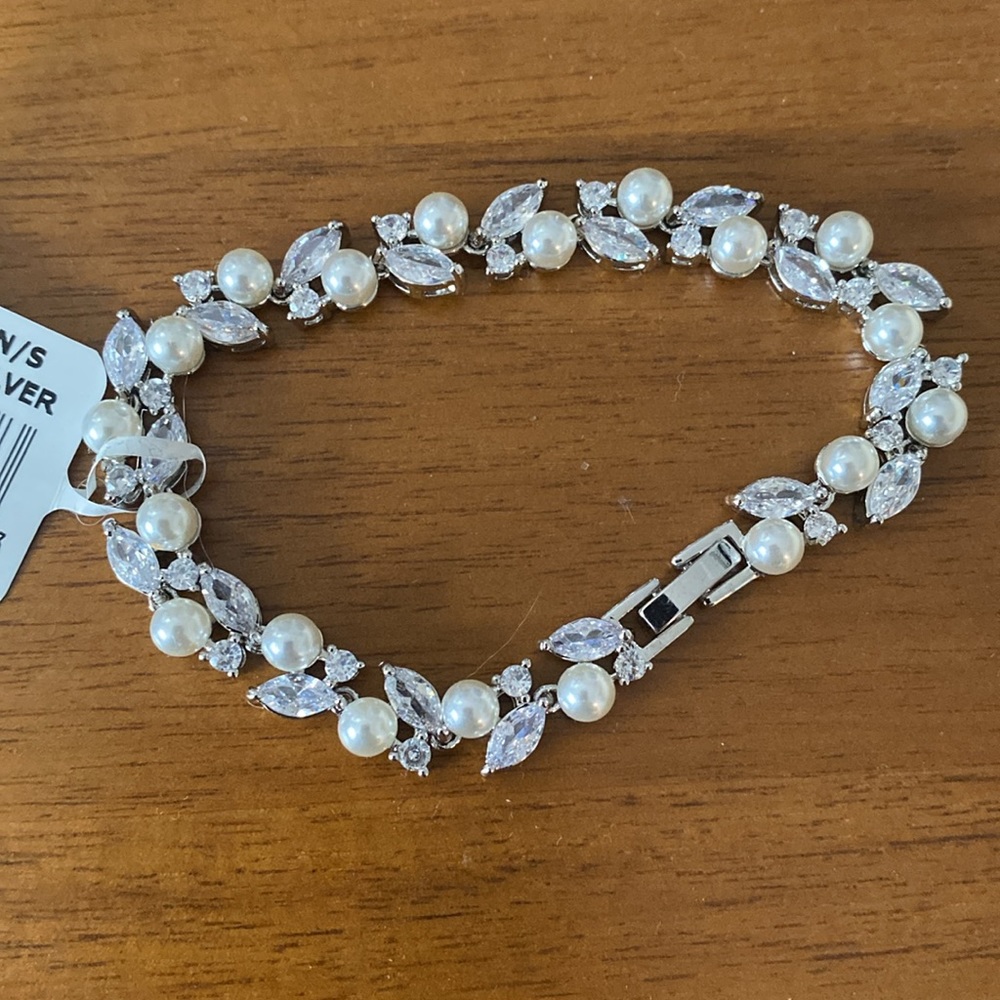 Pearl and cubic zirconia bracelet